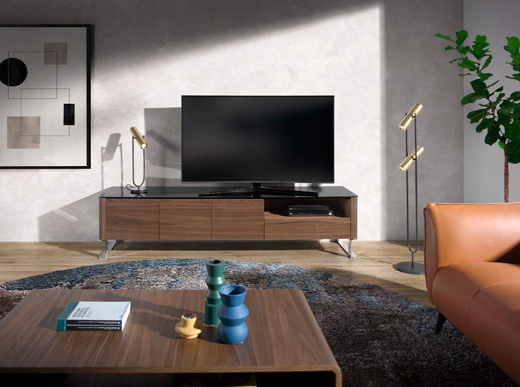 Mueble de TV fabricado en madera chapada en nogal - Angel Cerdá, S.L.